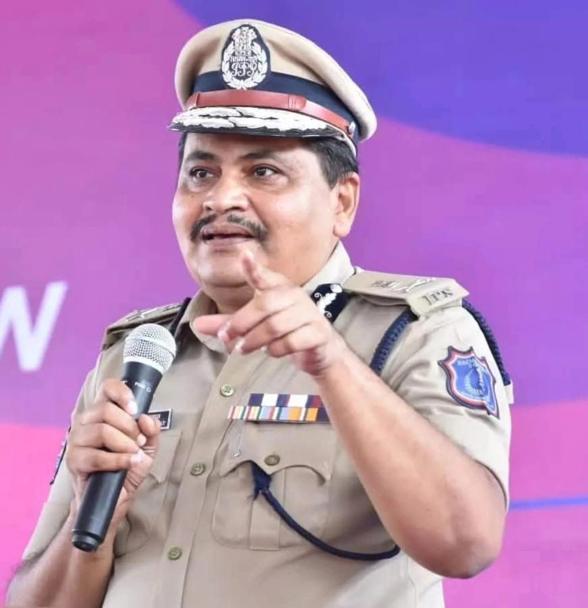पाथर्डी तालुक्याचे सुपुत्र, माननीय IPS श्री. महेश भागवत सर (Additional DGP (L&amp;O), Telangana Police) यांची National Commission for Women Advisory Committee 2025 च्या सदस्य पदी झालेली नियुक्ती ही आपल्यासाठी अभिमानाची बाब आहे.

त्यांचे कार्याचा गौरवशाली ठेवा आणि समाजासाठीचे योगदान