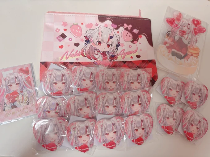 余さんのバレンタイングッズ届いた イラスト可愛いしフルセット特典のチェキが可愛すぎる、、、、チェキが沢山欲しいところだったけどフルセット沢山は買えなかったので、代わりに缶バッジ沢山とポーチふたつ買った ハーフツインの余さんがビジュさいつよすぎる