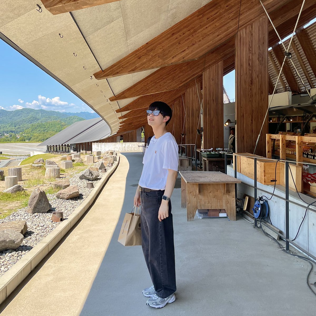 mona__life's tweet photo. おにゅーのデニムを履いて夏満喫🌻

#日常垢 
#日常垢さんと繫がりたい https://t.co/VgRNECXFTv