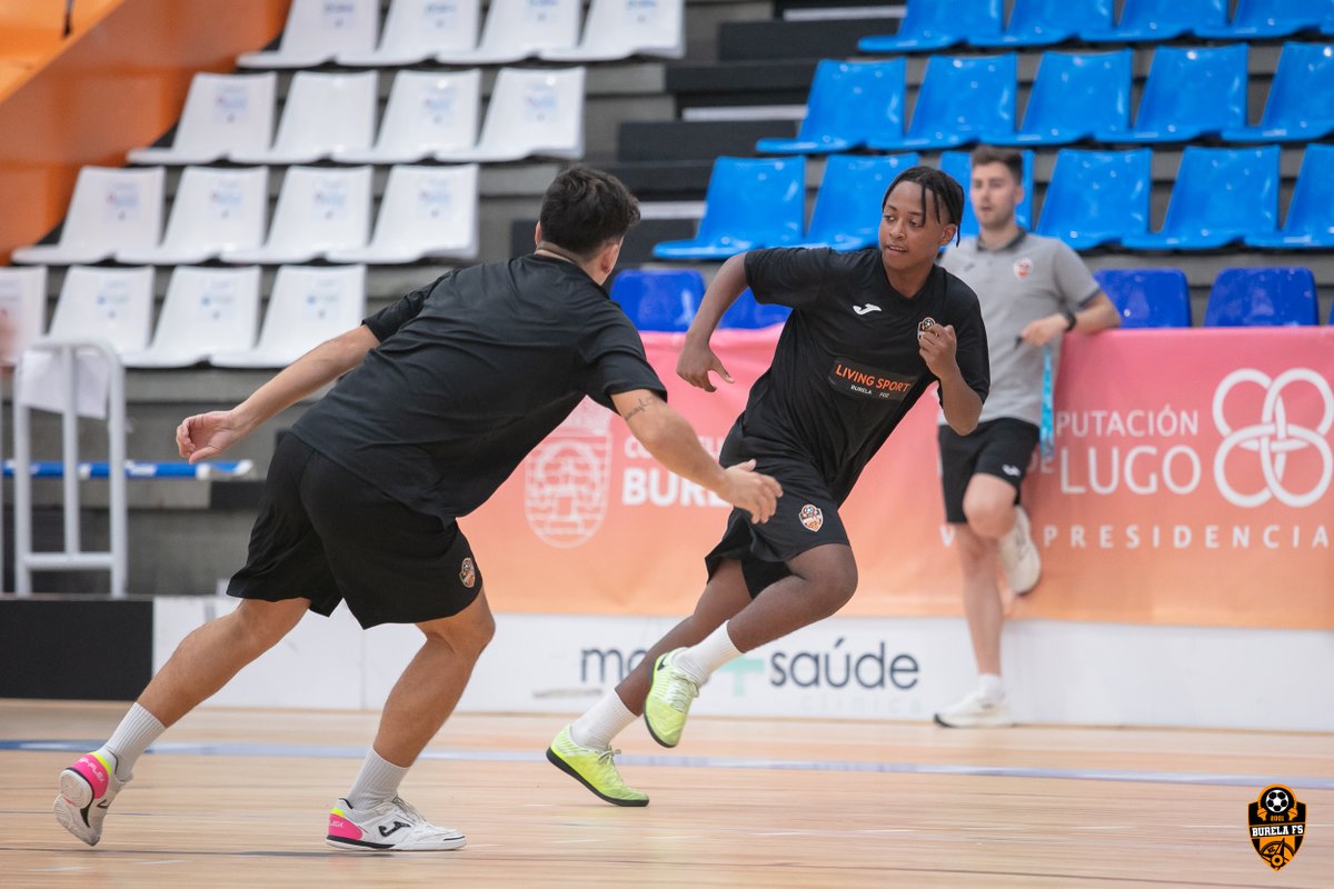 🔝💥 Onte chegáronnos moi boas noticias dende Ferrol... DEBUT de <a href="/walterinho_7/">Walter Gonçalves</a> co primeiro equipo no primeiro partido de pretempada, ante <a href="/oparrulofs/">O Parrulo Ferrol FS</a>! 😍👏

Estamos moooi orgullosos do traballo, entrega e paixón do noso canteirán, que medrou nas nosas escolas, nas que xoga dende