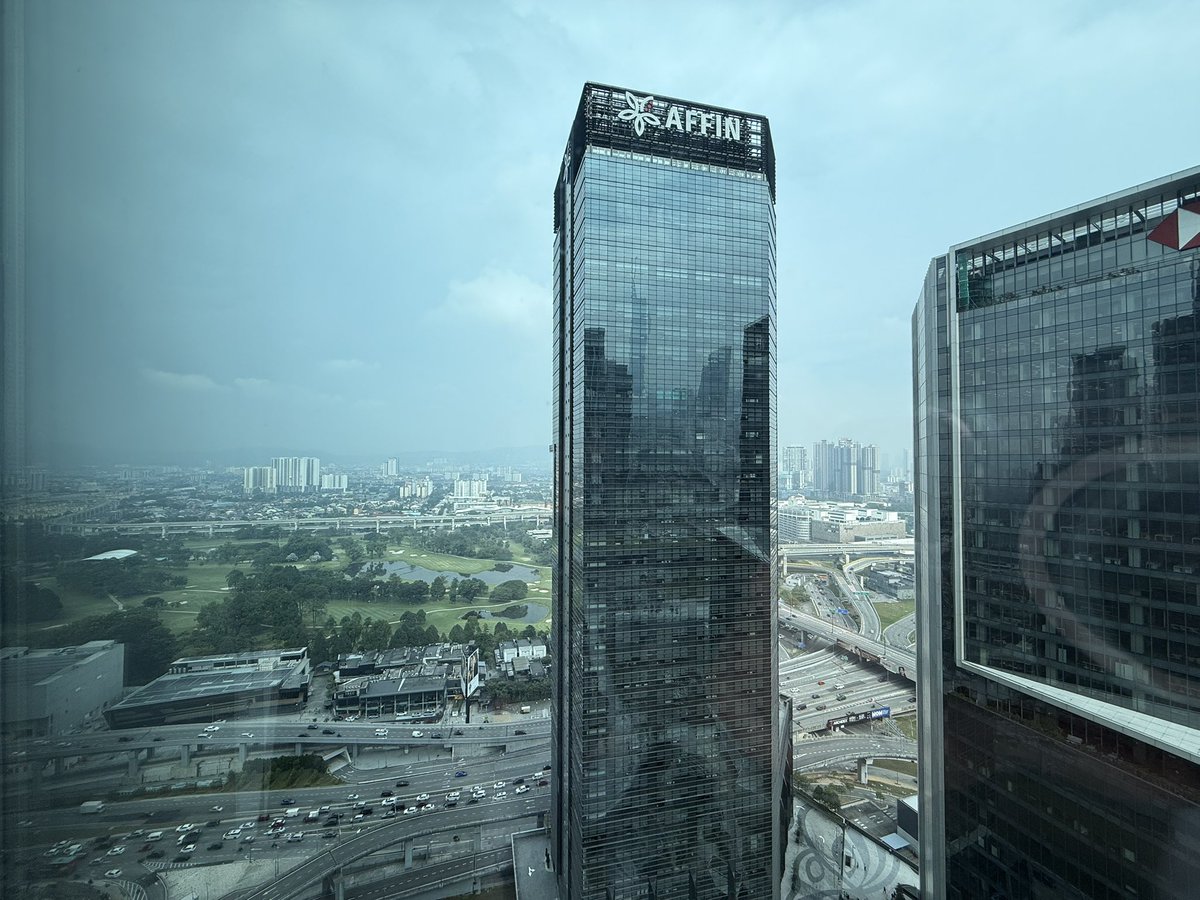 WilleamMah's tweet photo. Meeting at Accenture Level 30 TRX #AI #Accenture #Exito https://t.co/rmkfDREowE