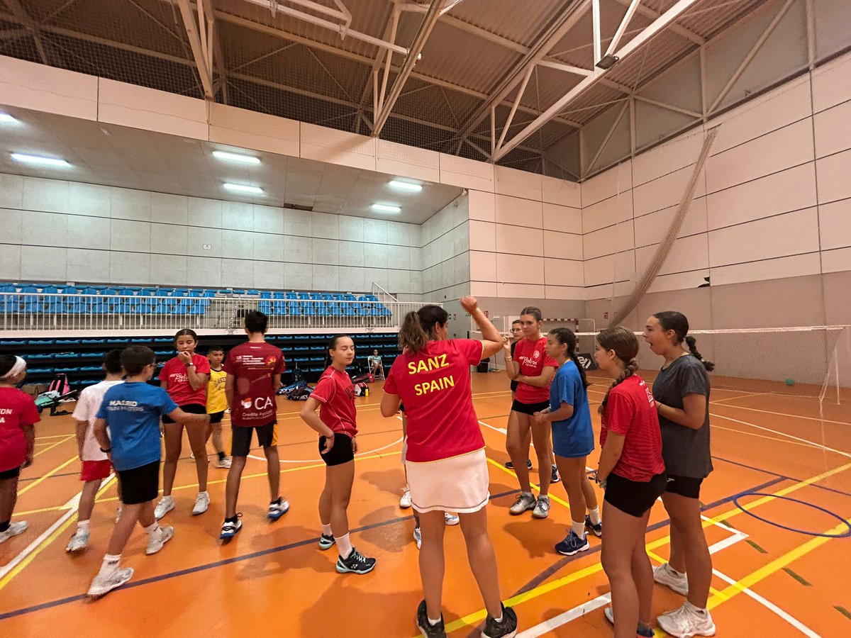📢📢Esther Sanz dirige los entrenamientos de la mañana del jueves en Cazalla de la Sierra
badmintonandalucia.es/esther-sanz-di…

#AndalucíaRegiónEuropeaDelDeporte