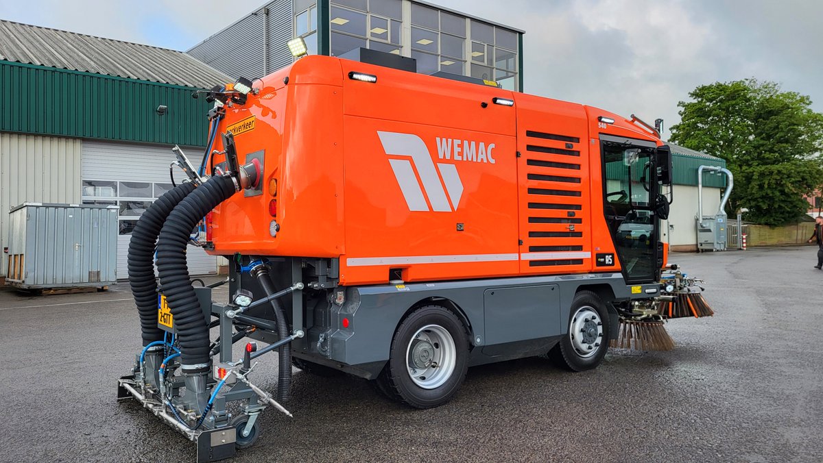 Marelko's tweet photo. Goede verlichting is van groot belang voor RAVO. Daarom kiest RAVO voor de LED scene lights 4-1815.
Deze robuuste LED-werklamp is ontworpen voor montage op of langs het voertuig en beschikt over 15 heldere LED's met een indrukwekkende lichtopbrengst van maar liefst 2025 lumen. https://t.co/zfMTGdYJZI