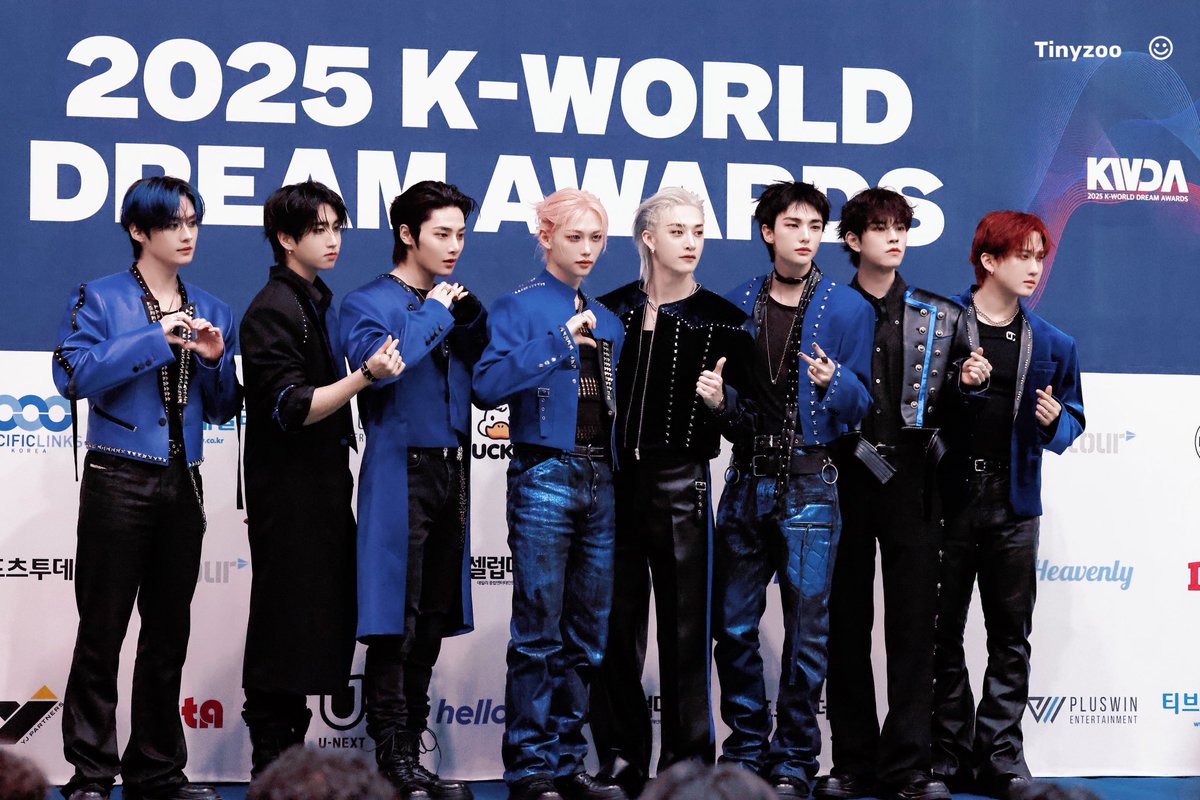 TinyzooOO tweet media