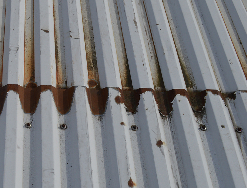 Cut edge corrosion quietly eats away at your metal roof cladding, starting at the sheet edges where protective coatings end. 
Read more claddingcoatings.co.uk/news/protectin…
#CladdingCoatings #CutEdgeCorrosion #RoofCladdingRepair #BuildingMaintenance