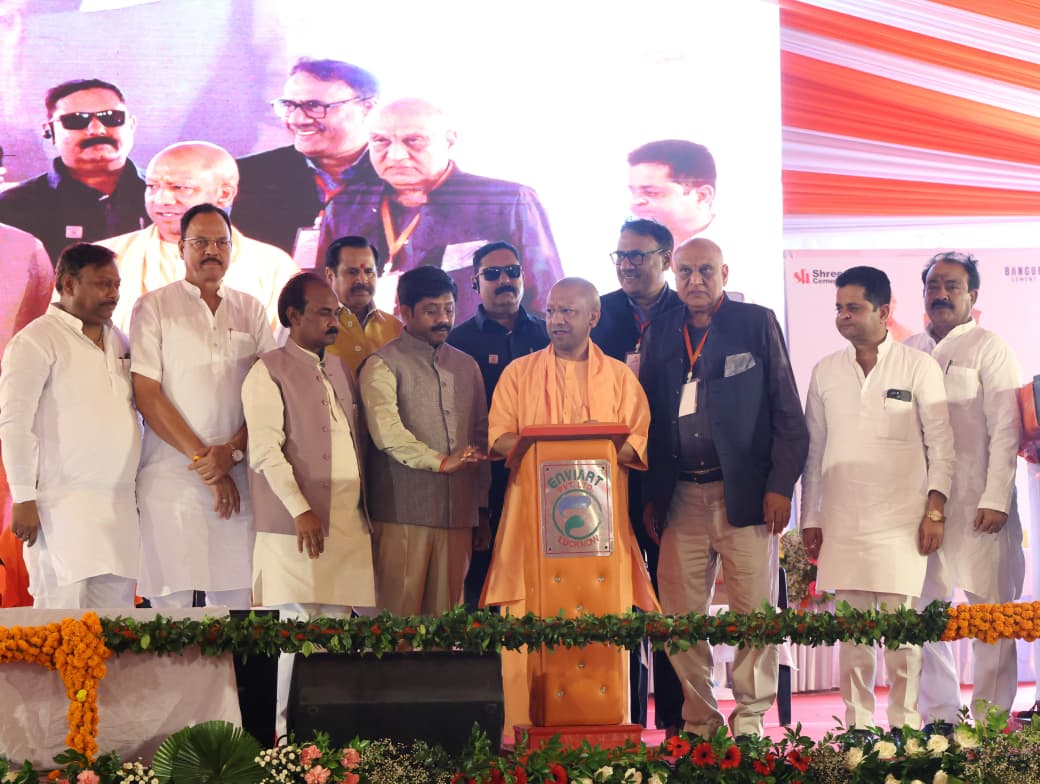 shreecementltd's tweet photo. We’re proud to share that Yogi Adityanath, Hon’ble Chief Minister of Uttar Pradesh, inaugurated our new plant at Nigo Hasnapur, Etah, Uttar Pradesh.

The Etah unit is among the largest cement grinding plants in the state, with a capacity of 3 MTPA. With this plant, Shree Cement strengthens its role in Uttar Pradesh’s growth story.

Designed with cutting-edge technology and green practices, the plant reflects Shree Cement’s unwavering commitment to quality, safety, and environmental responsibility.
@myogiadityanath @UPGovt @CMOfficeUP 

#ShreeCement #BangurCement #BuildSmart #uttarpradesh #indiafirst