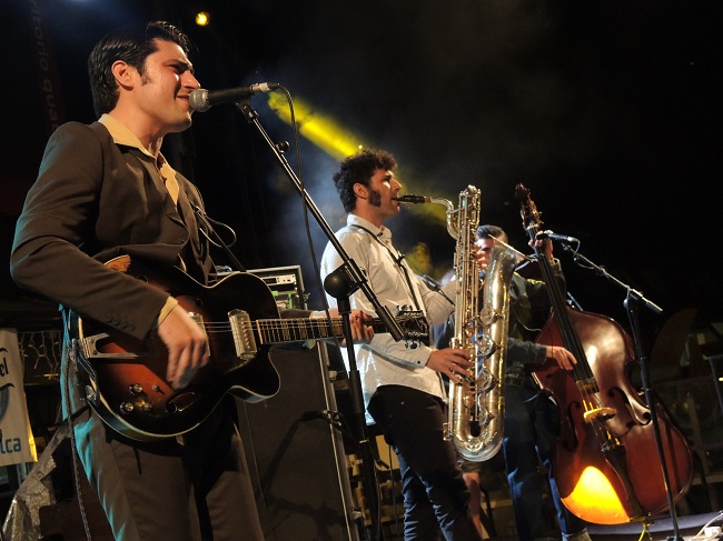 IndeGranada's tweet photo. 🎼@The_Limboos: "Comulgamos mucho con ese espíritu de ir a contracorriente"

👉Una entrevista con la banda que pondrá el punto retro&amp;roll a la primera jornada del Festival Sierra Nevada por todo lo Alto @websierranevada 
👇👇👇
https://t.co/oMMfJhpeWV https://t.co/2SN367DTTr