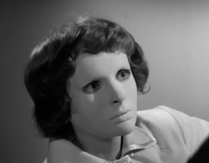 CoffeeFroggy's tweet photo. “uncanny valley.”  كيف تترجمونه يا معشر المترجمين؟

الموحش؟ الغريب؟ العجيب؟
هل تبقون كلمة وادي؟ 
Let me know how you deal with this expression. Also, share an uncanny picture for fun! I'll start: https://t.co/0FYpLtapp1