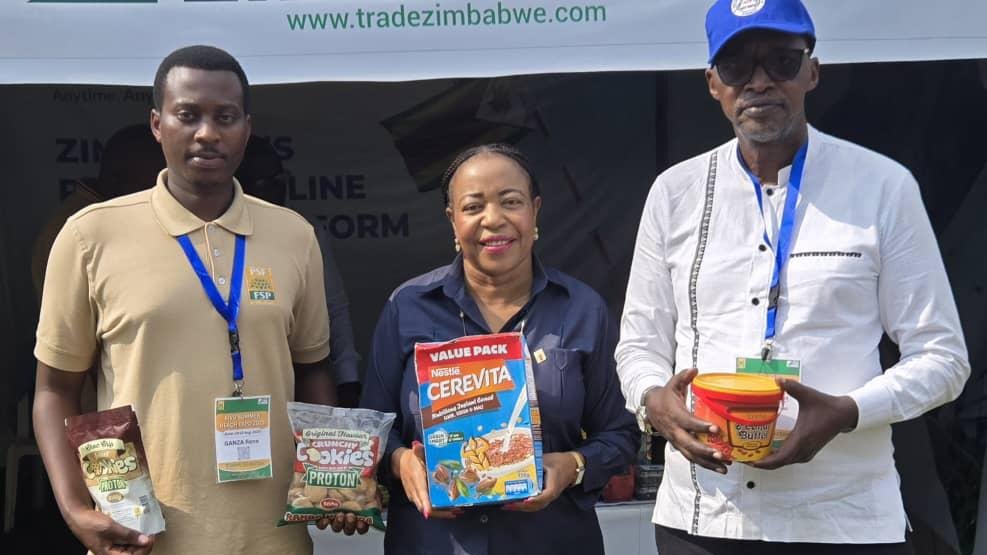 KarongiDistr's tweet photo. The Ambassador of #Zimbabwe to #Rwanda, Prof. Charity Manyeruke, visited the ongoing trade &amp; investment expo in Karongi. 🇿🇼's @ZimTradeAlerts is showcasing a variety of Made-in-Zimbabwe products. Her visit highlights deepening bilateral ties &amp; economic cooperation. 🇿🇼🤝🇷🇼 https://t.co/rkoZPMlET1