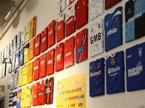 maeglin23's tweet photo. @cagrihoca Ilerde bir gun evde spor bari yapma ümidiyle şimdilik askida bekletiyorum, ama eger hayaller gercek olursa, ozel olanlar cerceve, digerleri duvara cercevesiz asili dusunuyorum. Su iki resimdekiler de fena degil https://t.co/Qva7v2okvZ