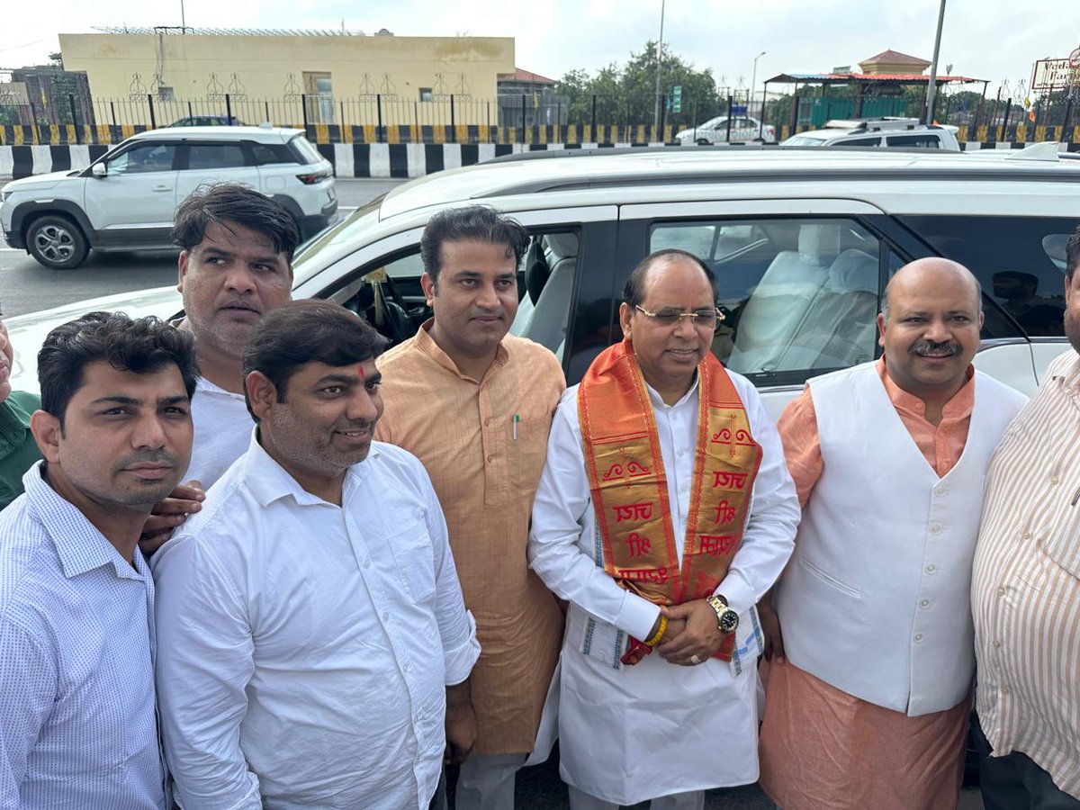 tejpalrana0555's tweet photo. आज महानगर अध्यक्ष श्री मयंक गोयल जी के नेतृत्व में और क्षेत्रीय अध्यक्ष श्री सतेन्द्र शिसोदिया जी की सादर उपस्थिति में  माननीय केंद्रीय शिक्षा मंत्री श्री धर्मेंद्र प्रधान जी का भव्य स्वागत NH 24 मेरठ एक्सप्रेस वे के पुल पर सैकड़ो कार्यकर्ता ने किया

#DharmendraPradhan #BJP4UP https://t.co/P3U08SnfW6