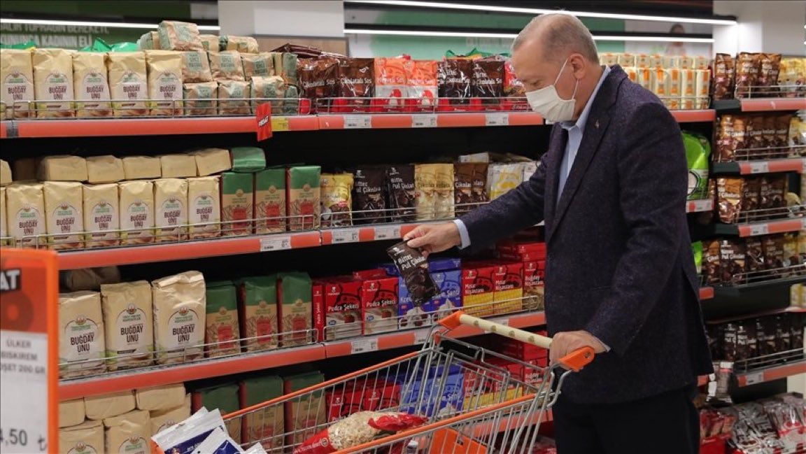 Zincir Marketlere “Cumhur Reyonu”

Türkiye genelindeki zincir marketlerin yüzde 10-15’inde, sabit fiyatlı ve devlet etiketli ürünlerin satılacağı “Cumhur Reyonu” oluşturulacak.