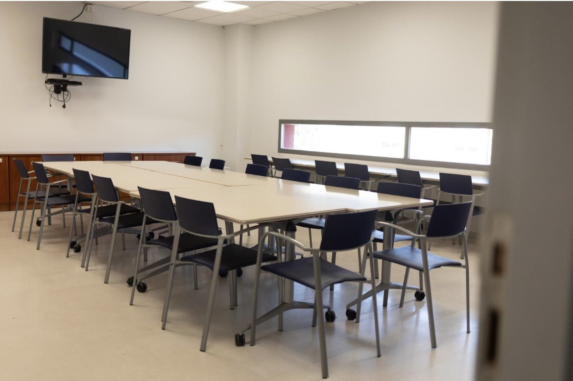 Seguimos mejorando la eficiencia energética de nuestros edificios públicos, de los que el 75 % ya cuenta con iluminación LED.

En este enlace os dejamos toda la información ℹ️ bit.ly/4mjAtjg