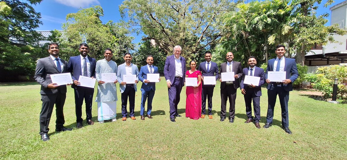 AndrewPtkFCDO's tweet photo. Great to meet this year’s Chevening cohort before they embark on a life-changing experience.

Ready to be a part of a global network of professionals driving change? Applications for the 2026-27 cohort are open until 7 October at https://t.co/sUvla7eNDm

#Chevening #UKinSL https://t.co/XvVTzvYEU9