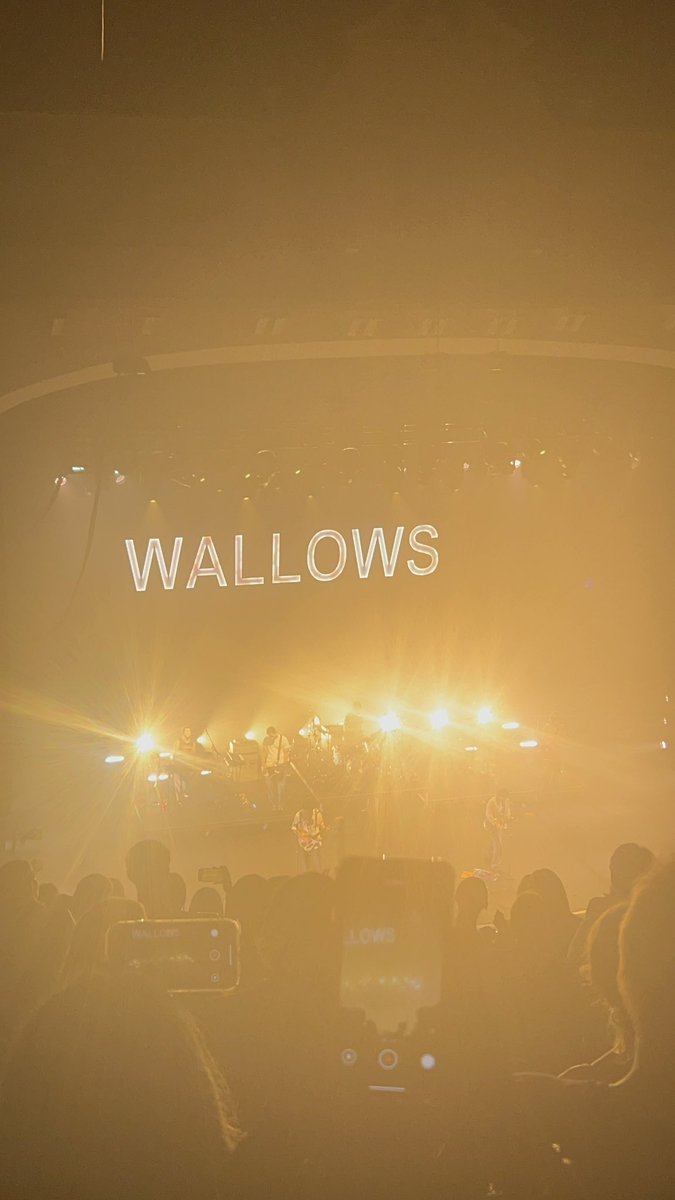 br3aching_eyes's tweet photo. WALLOWS BRIXTON 🌟🌟🌟
- as a first show that setlist was fucking amazing. @wallowsmusic put on such a good show, i was jumping and dancing the whole night!!
⋆˚𝜗𝜚˚⋆˚࿔
#wallows #dylanminnette #wallowsmusic #o2academy https://t.co/tIUk39LiWO