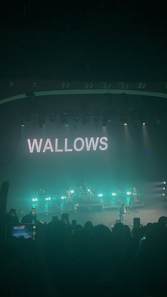 br3aching_eyes's tweet photo. WALLOWS BRIXTON 🌟🌟🌟
- as a first show that setlist was fucking amazing. @wallowsmusic put on such a good show, i was jumping and dancing the whole night!!
⋆˚𝜗𝜚˚⋆˚࿔
#wallows #dylanminnette #wallowsmusic #o2academy https://t.co/tIUk39LiWO