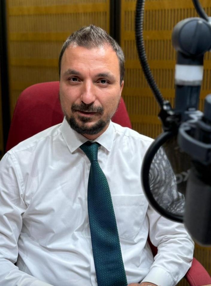 Teknosfer – 21 Ağustos 2025 | Canlı Yayın
Bugün saat 13.15’te TRT Türkiye’nin Sesi Radyosu’nda! 🎙️

Gündemimizde:
🚀 Uzayda astronotlar sağlığını yapay zekâya bırakabilir mi?
🦠 Rusya’nın “uzay hayvanat bahçesi” süper asker projesi mi?
🤖 Çin’in dev robot ordusu: üretim mi,