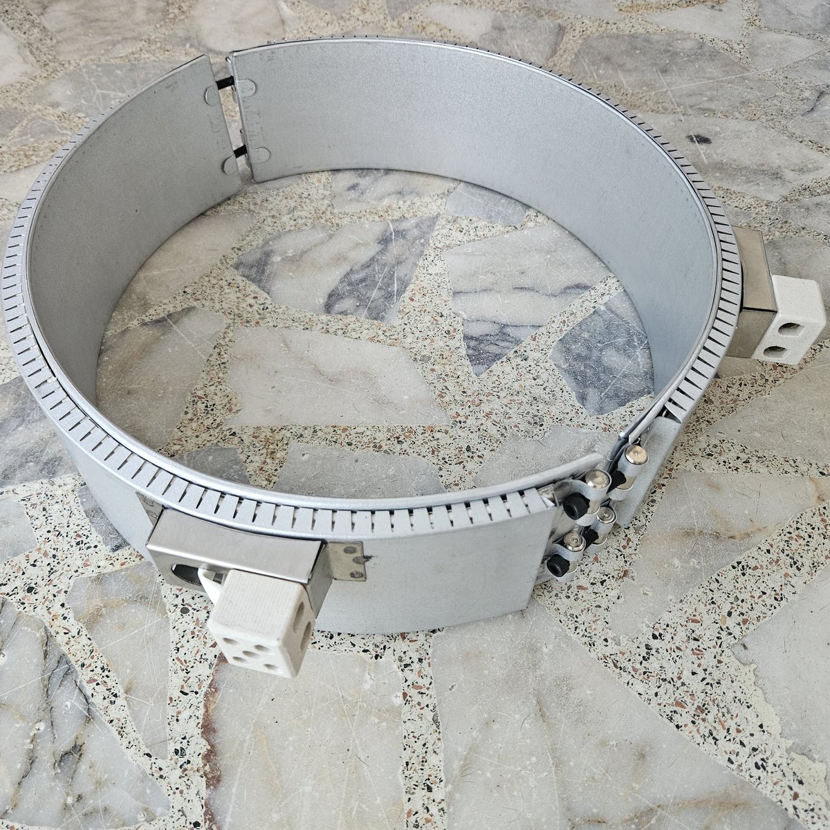 İtalyan Sıvamalı Mika Yalıtımlı Kelepçe Rezistans 
#aliserezistans #rezistansadairherşey #ısıtmanınkontrolüsizinelinizde #kelepçerezistans #mikarezistansimalatı #hadımköy #arnavutköy #beylikdüzü #istanbul #buyukcekmece #çerkezköy #keşfet #beylikduzu #seramikkelepçerezistans