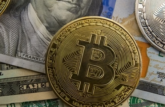 CoinMarketCap's tweet photo. 🚨 CMC News: BTC Target $180K by Year-End, Says Scaramucci.

🔗 https://t.co/3oSFyRhM3f https://t.co/QqGJIROyPy
