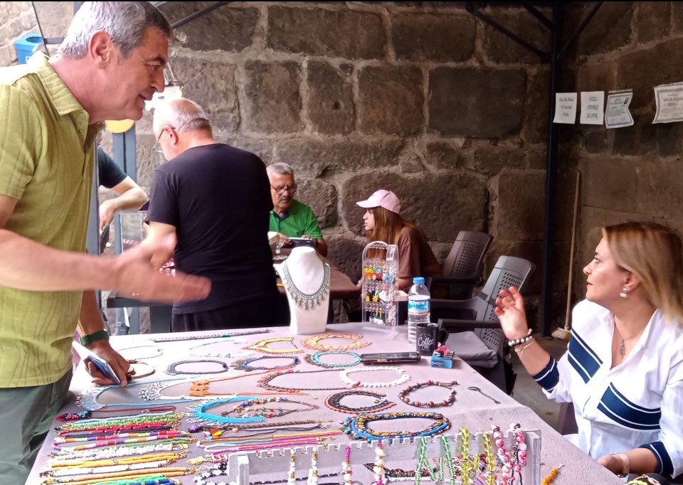 kazimyucel38's tweet image. Vatandaş derki, 
“Bir ülkede ekonomik krizi hükümet, 6 ay, hadi bir yılda çözer, kriz yedi veya sekiz yıldır çözülemiyorsa, bu halkı krizle yöneten hükümet şekline dönüşmüş demektir”
Bende vatandaşıma hak verdim. 

#EKONOMİ #Vatandaş #kriz #iyiparti