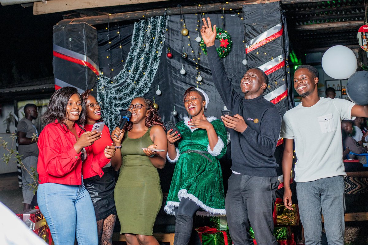 CarolyneBavuga's tweet image. All year long seasons come en go , in rotaract we believe life is what you make it so we choose to make the most out of every moment. Every December - it’s always merry, we celebrate each other with our friends of the year #ItsTimeToJoinRotaract 
#ChristmasHolidays 
#YOLO