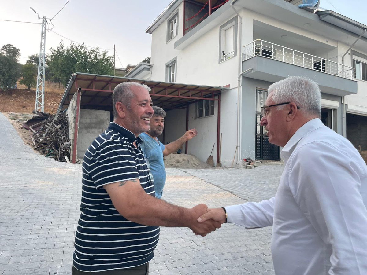 📍 ÇİÇEKALANI MAHALLEMİZDE KİLİT PARKE ÇALIŞMALARI

Belediye Başkanımız Sayın Av. Haydar İKİZER, Çiçekalanı Mahallemizde Belediyemiz Fen İşleri Müdürlüğü ekiplerimiz tarafından başlatılan kilit parke taşı döşeme çalışmalarını yerinde inceledi.