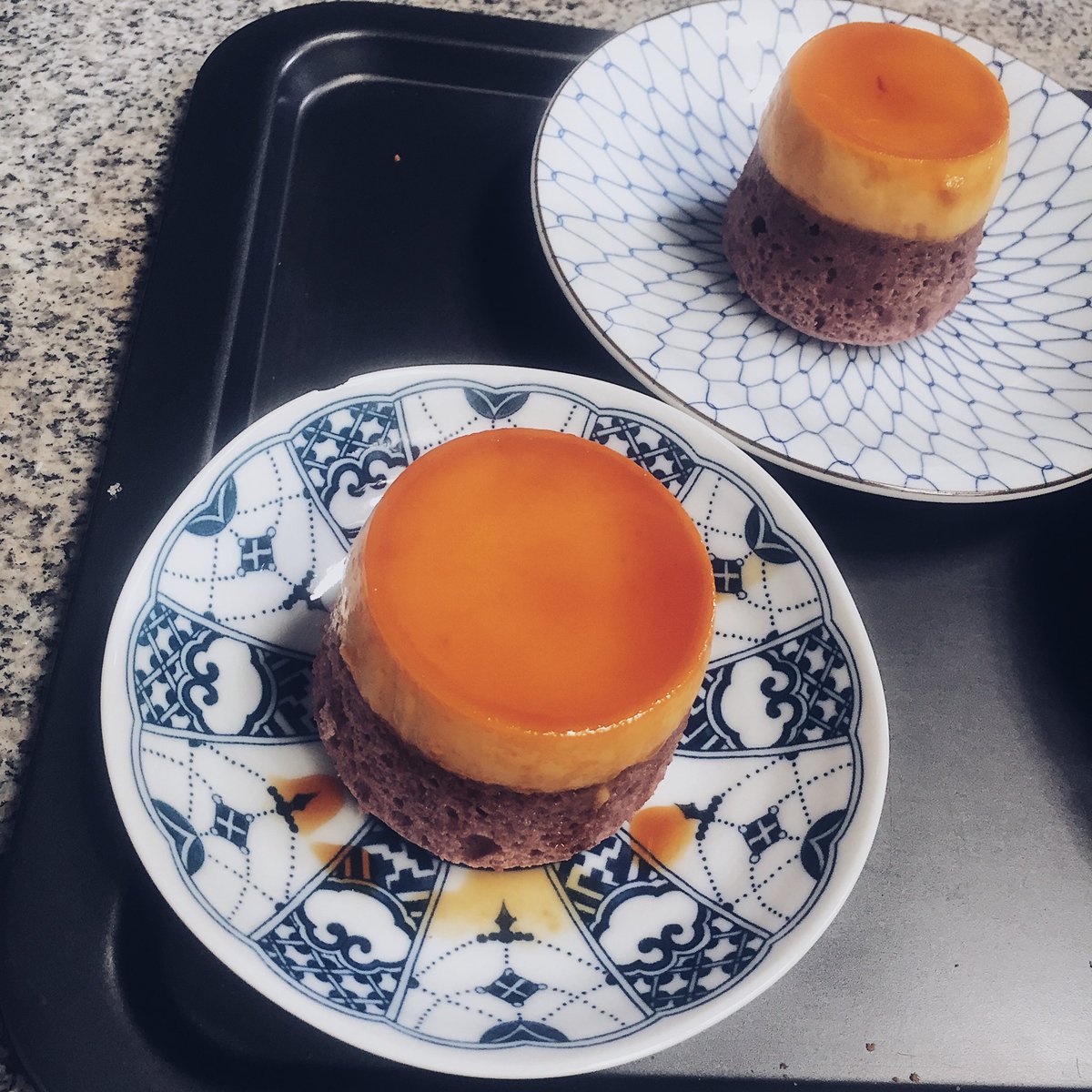 nnhorizon11's tweet image. คัสตาร์ดเค้ก 🍮✨
ในภาพเราผสมผงมันม่วงลงไป แต่จำไม่ได้ว่าใส่ไปกี่กรัม แฮ่ๆ

ขนมเลเยอร์มหัศจรรย์นี้ 20 ปีก่อนตอนหัดทำขนมนี่อย่างฮอตฮิตเลยค่ะ

สูตรขนมเราอาจจะเขียนด้วยลายมือหยุมหยุย อ่านยากบ้างง่ายบ้าง แต่มันทำได้จริง และเราใช้มันจริงมาตลอดนะ 🥰🫶🏼✨
#JmeeshoppeRecipe