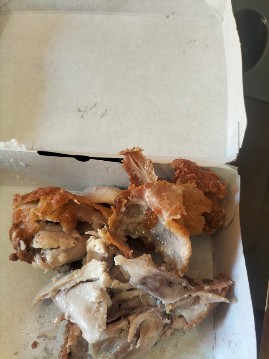 MsLetso_'s tweet photo. Not me getting an undercooked and foul smelling chicken 🥴@KFCSA https://t.co/MJN5CJj2lV