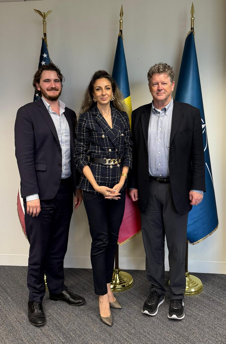 LuciaSava1's tweet photo. I welcomed the Arizona Commerce Authority (ACA) delegation, composed of Kevin J. O’Shea and Caleb J. Rhodes.
We discussed the Arizona economic office in Bucharest and new trade &amp; investment opportunities between Romania and Arizona. 🤝🇷🇴🇺🇸

#Trade #Investment #CGLosAngeles https://t.co/jS7u2Jxwnh