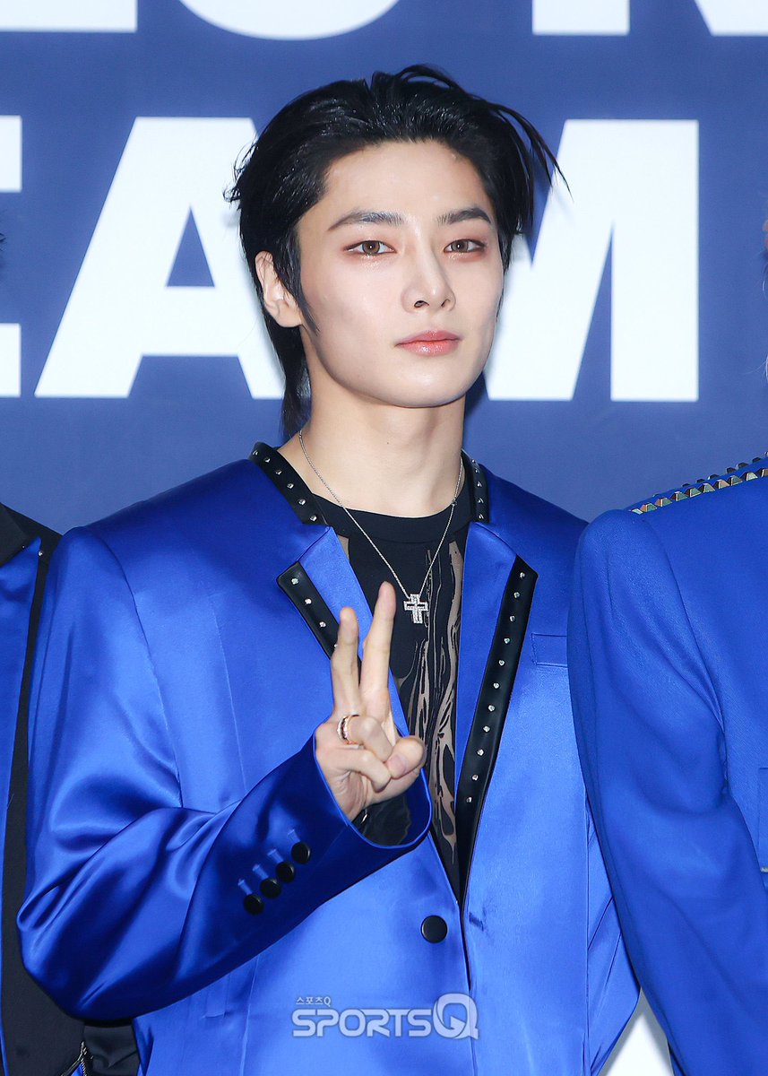 dimplyayen's tweet photo. his eyebrows are so beautiful i’m going to eat them he’s perfect https://t.co/x5GGJk8DOu