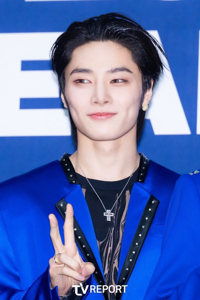 dimplyayen's tweet photo. his eyebrows are so beautiful i’m going to eat them he’s perfect https://t.co/x5GGJk8DOu