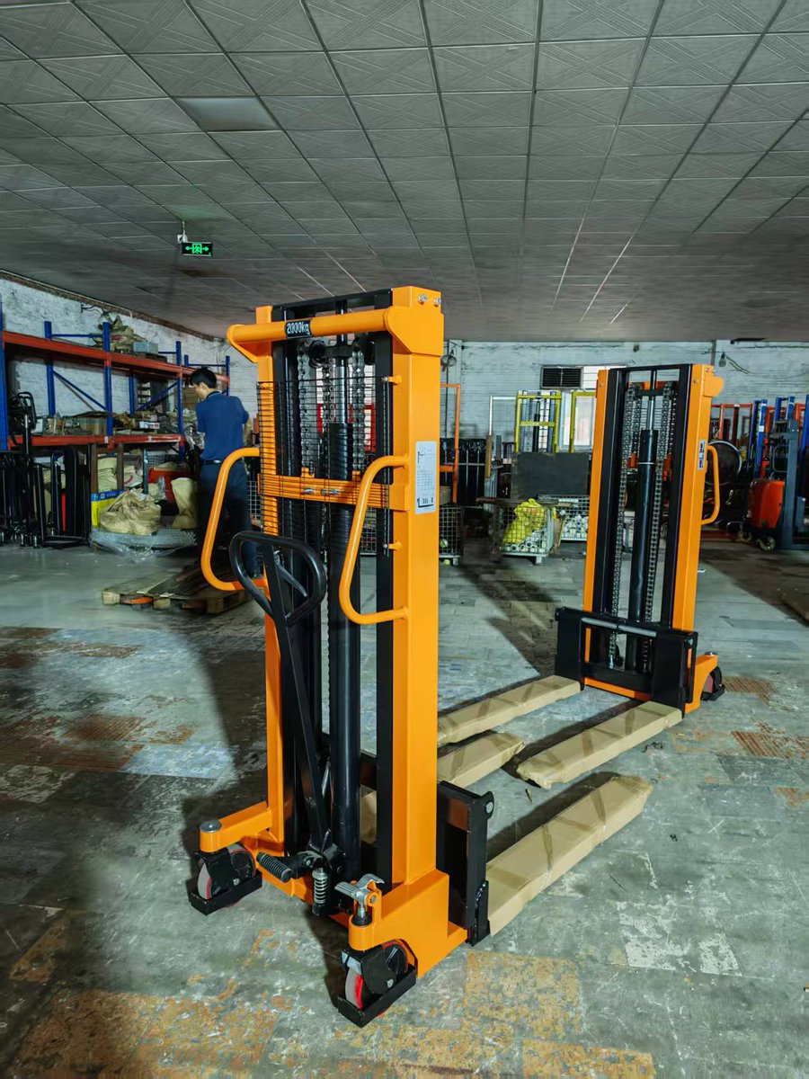 matta_yang's tweet image. Guangdong NEUNE 2.5m double mast manual stacker, loading capacity 2000kg
Adjustable forks with 1150mm length
Heavy-duty frame
Handle operations like a hand pallet truck.
WhatsApp: +86 13712912086
#handstacker #palletstacker #manualstacker #stacker #MHE