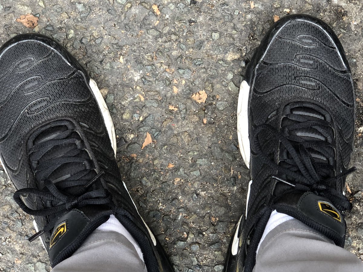 Man75Paris's tweet photo. Aux pieds les chi€nnes mais ne venez pas les mains vides sinon 🚫🚮 https://t.co/8iqnoI3V86