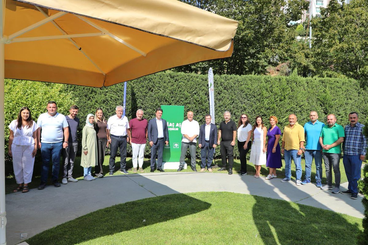agacvepeyzajas's tweet photo. 🌿 Ağaç AŞ Buluşmaları kapsamında bu hafta Prof. Dr. Doğanay Tolunay’ı ağırladık.

İklim değişikliğinin etkileri çerçevesinde; su yönetimi, kentlerde sürdürülebilirlik ve doğal kaynakların korunması üzerine kapsamlı bir değerlendirme gerçekleştirdik. Su kaynaklarının verimli kullanımı, ekosistemlerin devamlılığı ve geleceğe yönelik çözüm önerileri üzerinde durduk.

Genel Müdür Vekilimiz Aytekin Karaarslan, değerli katkılarından dolayı Prof. Dr. Tolunay’a teşekkür plaketini takdim etti.

Ağaç ve Peyzaj AŞ olarak, uzman görüşleri ve bilimsel yaklaşımlar ışığında yeşil alan yönetimini güçlendiriyor; İstanbul’un doğası için sürdürülebilir adımlar atmaya devam ediyoruz. 🌍💧