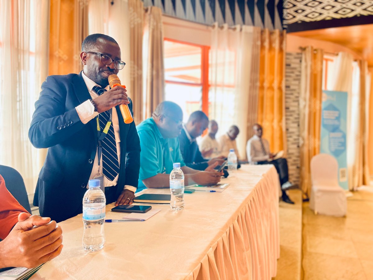 SNVRwanda's tweet photo. Panel Spotlight
At the Karongi forum, cooperatives, buyers &amp; financiers are discussing:

✅ Access to inputs
✅ Green finance &amp; crop insurance
✅ Stronger market linkages

Today’s dialogues = tomorrow’s agri-food solutions.

#B2BInvestorForum #AgriFinance #InvestInFarmers https://t.co/ZPVn6HaeGk