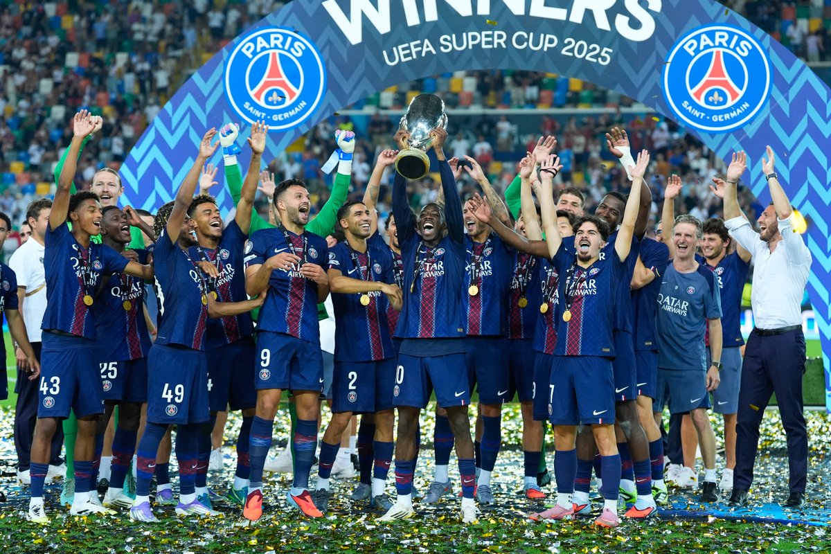 ActuFoot_'s tweet photo. 🚨 𝗟𝗘 𝗣𝗦𝗚 𝗩𝗔 𝗣𝗥𝗘́𝗦𝗘𝗡𝗧𝗘𝗥 𝗦𝗘𝗦 𝟱 𝗧𝗥𝗢𝗣𝗛𝗘́𝗘𝗦 𝗔𝗨 𝗣𝗔𝗥𝗖 𝗗𝗘𝗦 𝗣𝗥𝗜𝗡𝗖𝗘𝗦 𝗗𝗘𝗠𝗔𝗜𝗡, 𝗔𝗣𝗥𝗘̀𝗦 𝗟𝗘 𝗠𝗔𝗧𝗖𝗛 𝗙𝗔𝗖𝗘 𝗔̀ 𝗔𝗡𝗚𝗘𝗥𝗦 ! 🏆❤️💙

🏆 Ligue des champions
🏆 Supercoupe d’Europe
🏆 Ligue 1
🏆 Trophée des champions
🏆 Coupe du France

🗞 @IliesPeeters