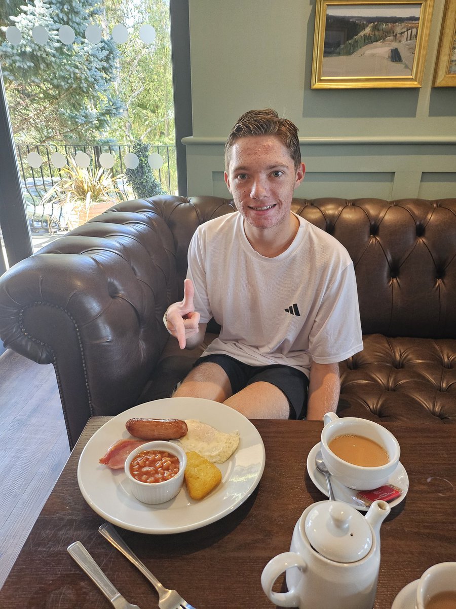 zoemufc's tweet image. Absolutely smashed his GCSEs. Celebratory brekkie for my superstar ✨️ @Rhysbach09