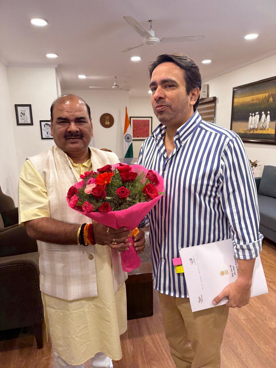 Umesh Dwivedi (@umeshdwivedibjp) on Twitter photo दिल्ली प्रवास के दौरान माननीय केन्द्रीय राज्यमंत्री (कौशल विकास एवं उद्यमिता विभाग) श्री जयंत सिंह चौधरी जी से सौजन्य भेंट करने का अवसर प्राप्त हुआ। इस दौरान युवाओं के कौशल विकास, उद्यमिता प्रोत्साहन एवं संभावित सहयोग के विषयों पर विचार-विमर्श हुआ।
<a href="/jayantrld/">Jayant Singh</a> दिल्ली प्रवास के दौरान माननीय केन्द्रीय राज्यमंत्री (कौशल विकास एवं उद्यमिता विभाग) श्री जयंत सिंह चौधरी जी से सौजन्य भेंट करने का अवसर प्राप्त हुआ। इस दौरान युवाओं के कौशल विकास, उद्यमिता प्रोत्साहन एवं संभावित सहयोग के विषयों पर विचार-विमर्श हुआ।
<a href="/jayantrld/">Jayant Singh</a>