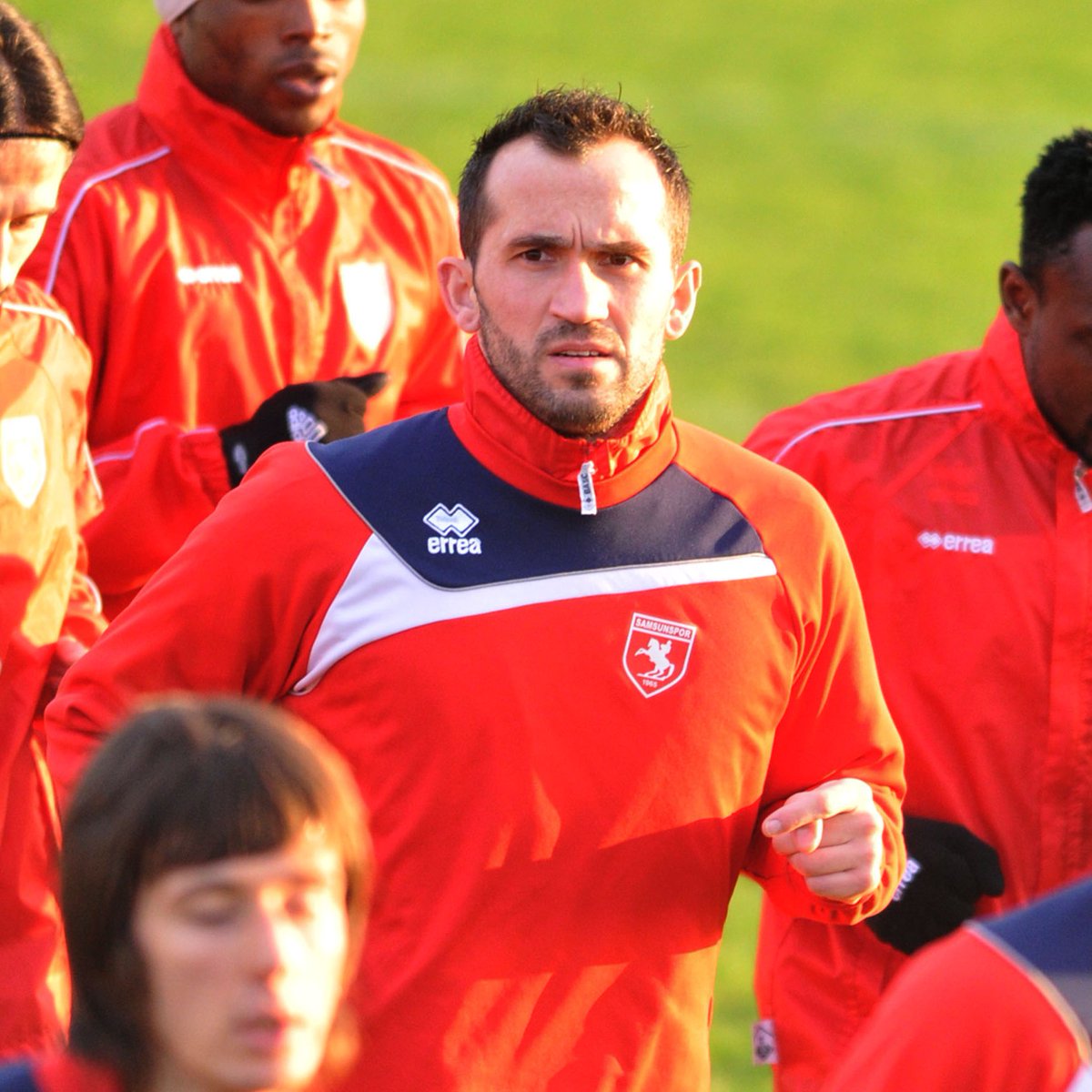 #MackolikÖzel

🔹 Theofanis Gekas: Türkiye’de bir süre iki takımda antrenör olarak görev yaptım. Şu anda iş arıyorum ve tekrar Türkiye’ye antrenör olarak dönmek isterim, bu beni mutlu eder. Genel kültür açısından Türkiye ve Yunanistan'ın birbirinden ayıracak çok şeyi olmadığını,