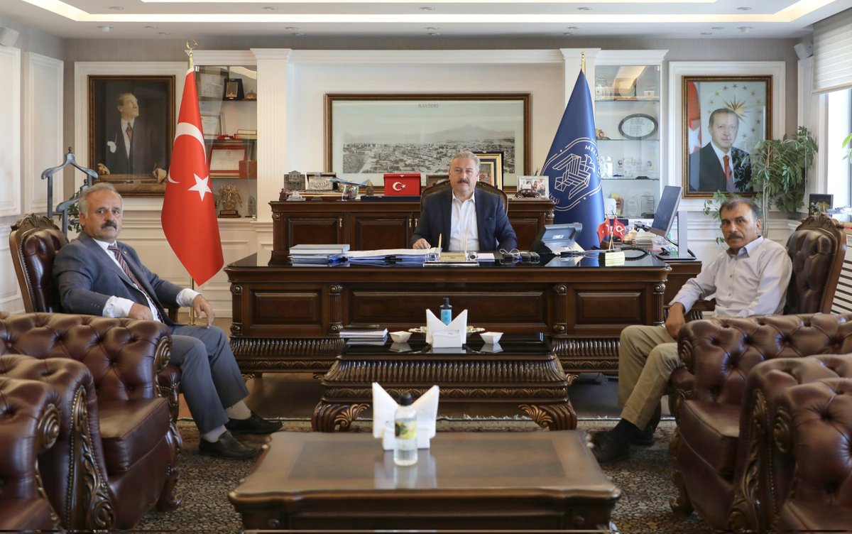 Dünya Avşarlar Derneği Genel Başkanı Sayın Şeref Kocakaya ve Dünya Avşarlar Derneği Kayseri Şube Başkanı Sayın İsmail Bayrak ziyaretimize geldiler.

Kıymetli misafirlerimize nazik ziyaretleri için teşekkür ederim.