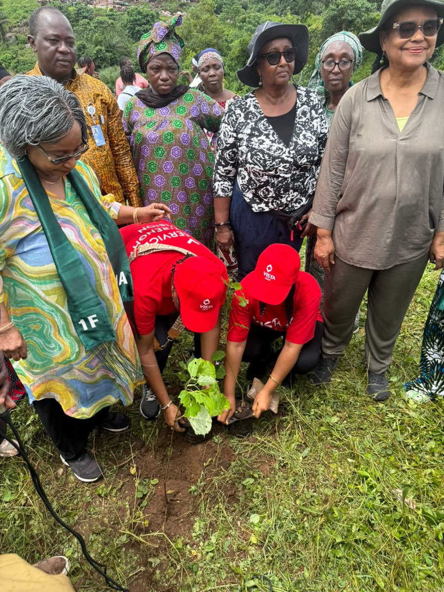 🌱 Le 14 août 2025, nous avons participé à la 2ᵉ journée de reboisement du projet « Une Femme, un Arbre » à Kakimbo avec AWLN &amp; REFAMP Guinée.

🎯 Objectif : 500 000 arbres en 2025, 2,5M d’ici 2029 🌍💚

#Environnement #Reboisement