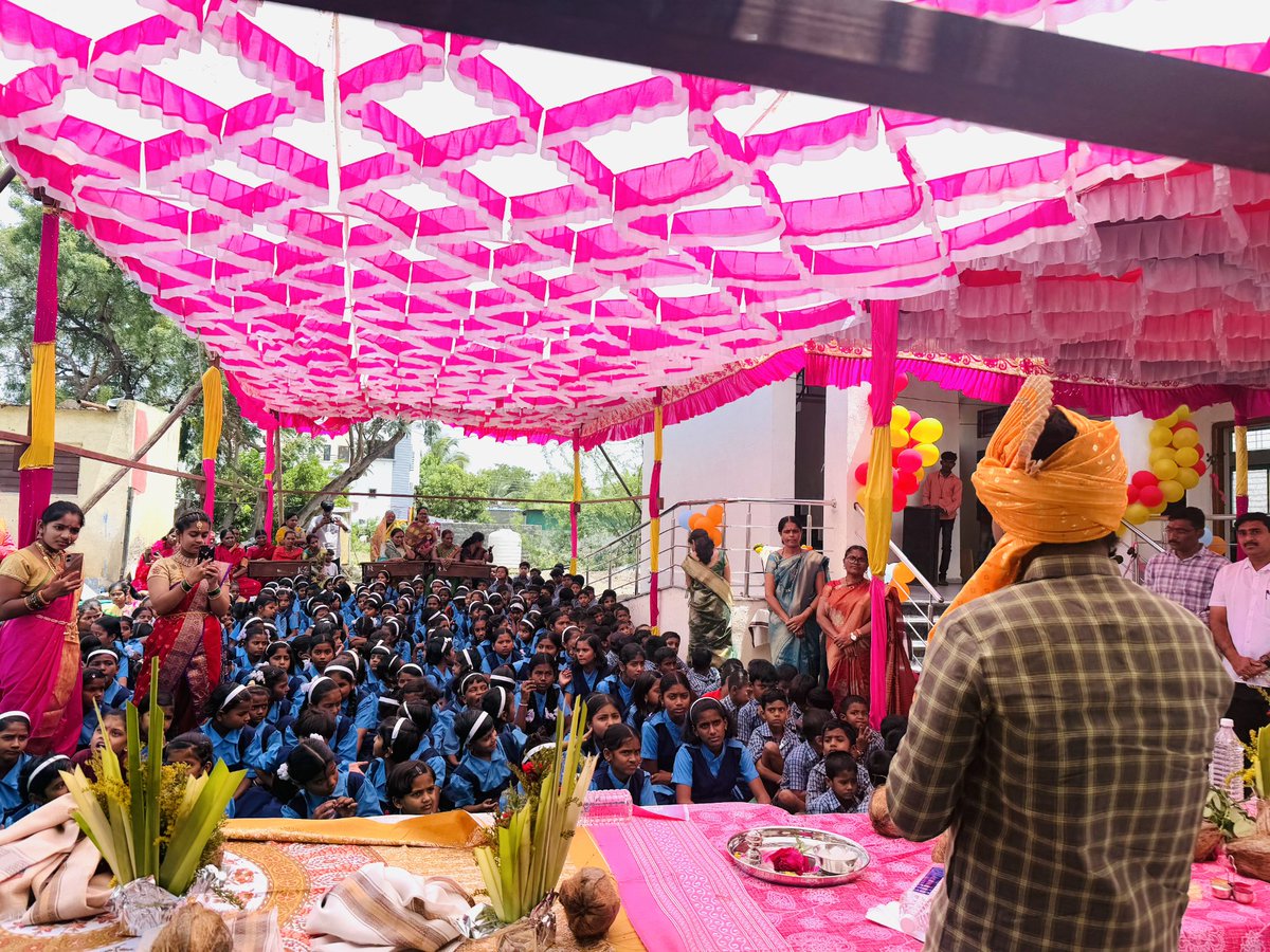आज करगणी, ता. आटपाडी येथे जिल्हा परिषद प्राथमिक शाळा क्र. १ च्या नवीन इमारतीचा लोकार्पण सोहळा आमदार माननीय श्री गोपीचंद पडळकर साहेब यांच्या शुभहस्ते संपन्न झाला.

#Gopichandpadalkar
#maharastra
#sangli #atpadi