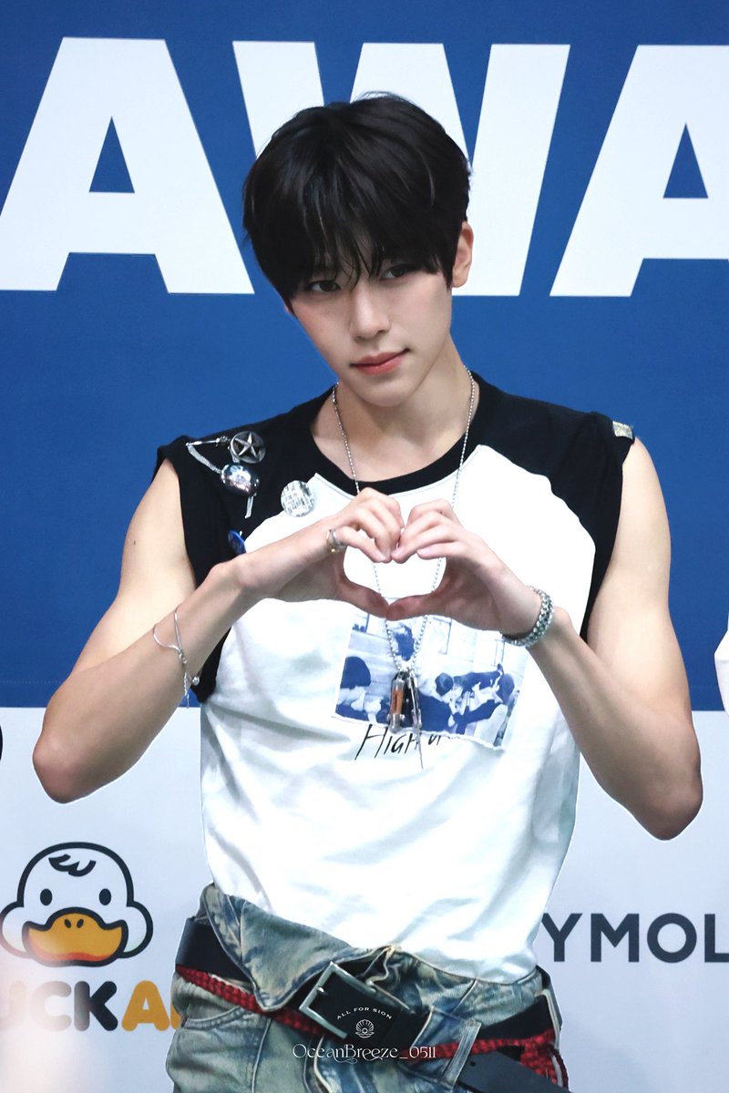 250821 레드카펫

#시온 #SION #シオン #NCT #NCTWISH #엔시티위시