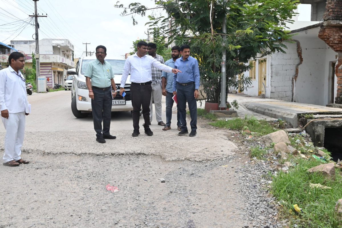 MC Karimnagar (@mc_karimnagar) on Twitter photo #MC_KARIMNAGAR Sri Praful Desai IAS garu, along with the Engineering staff, inspected the drain works on the road from Kattarampur to the dam 🛠️. He directed the staff to complete the incomplete drain works at the earliest ✅👷♂️ #PublicWelfare #UrbanDevelopment
<a href="/Collector_KNR/">Collector Karimnagar District</a> #MC_KARIMNAGAR Sri Praful Desai IAS garu, along with the Engineering staff, inspected the drain works on the road from Kattarampur to the dam 🛠️. He directed the staff to complete the incomplete drain works at the earliest ✅👷♂️ #PublicWelfare #UrbanDevelopment
<a href="/Collector_KNR/">Collector Karimnagar District</a>