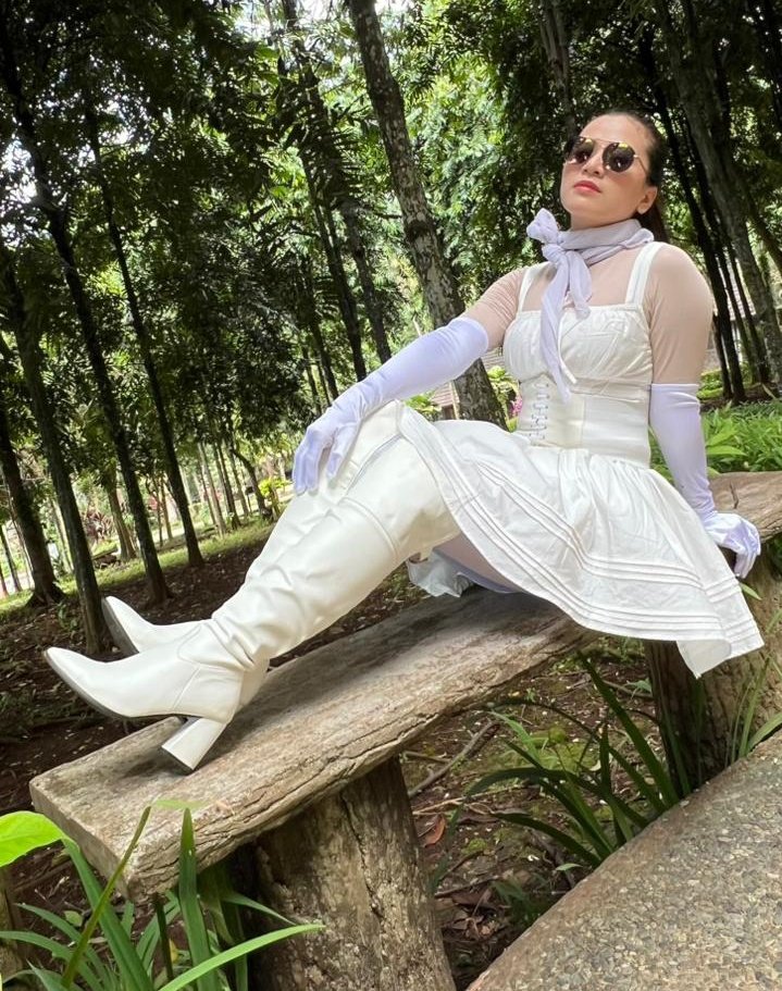 Who wants company me tonight 
I have a little "party"
Get your ticket here 
Payhip.com/chintyacommand