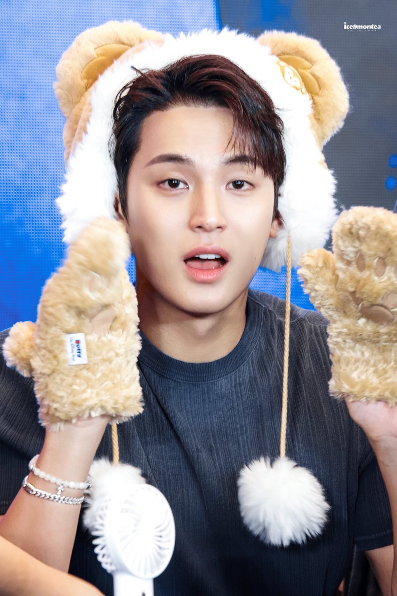Ice9montea_'s tweet photo. 250821 yzy Beijing

#민규 #세븐틴 #MINGYU #SEVENTEEN https://t.co/dr9TL7skiA