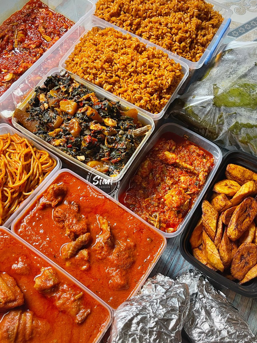 SisiSimifoodies's tweet photo. Everything that left our kitchen this morning 😁😁thank you for patronizing @Simifoodies 

See that roasted fish pepper sauce 
The jollof spaghetti 😋
Eforiro
Everything is too 🔥 

Cc:@Simifoodies https://t.co/cIbUVHg2cH