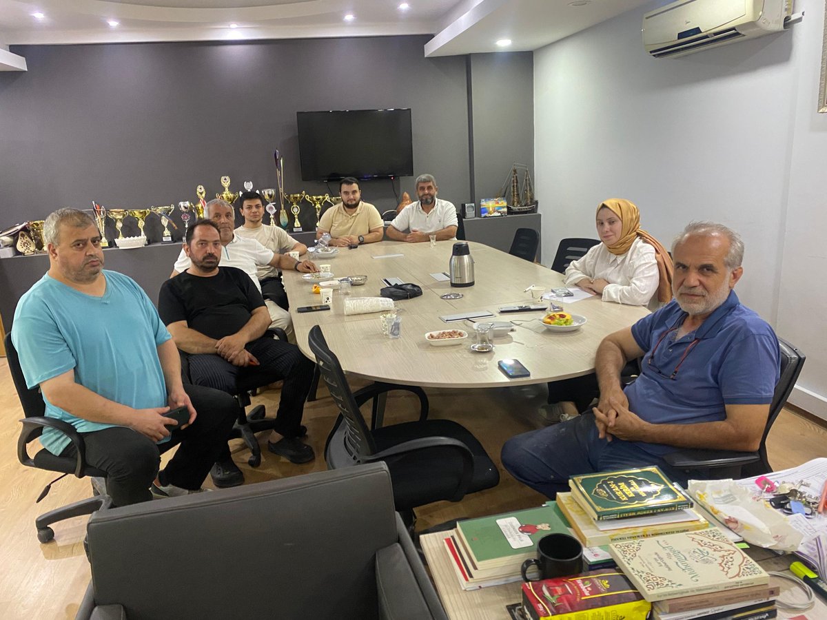 İMHAD Yönetim Kurulu, Başkanımız Sayın Burhanettin Kansızoğlu riyasetinde toplandı. Toplantıda, önümüzdeki süreçte planlanan proje ve programlar müzakere edildi.

#Toplantı #İMHAD #MEDYA #GENÇLİK #İMHADGSK #İyiKiİMHADVar #İyiKiİmamHatipVar #İMHADMedya #İmamHatip