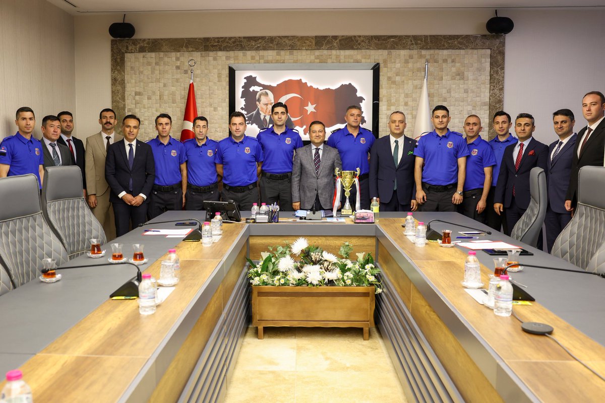 Takım ruhu ve disiplinle gelen gurur.

Genel Müdürümüz <a href="/YavuzEnis/">Enis Yavuz Yıldırım</a>, “Kampüsler Yarışıyor” Futbol Turnuvası Ankara Bölge Finali şampiyonu Sincan 1 Nolu L Tipi Kapalı Ceza İnfaz Kurumu Futbol Takımını kabul ederek tebrik etti.

#KampüslerYarışıyor