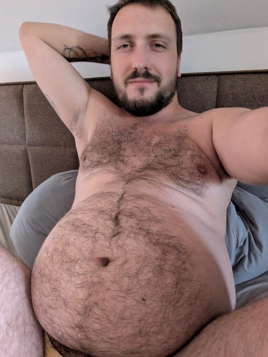 Can't wait to grow bigger and fatter 

#hairy #fatgainer #fatbelly #sexyfatty #weightgain #bhm #feedee #Onlyfans